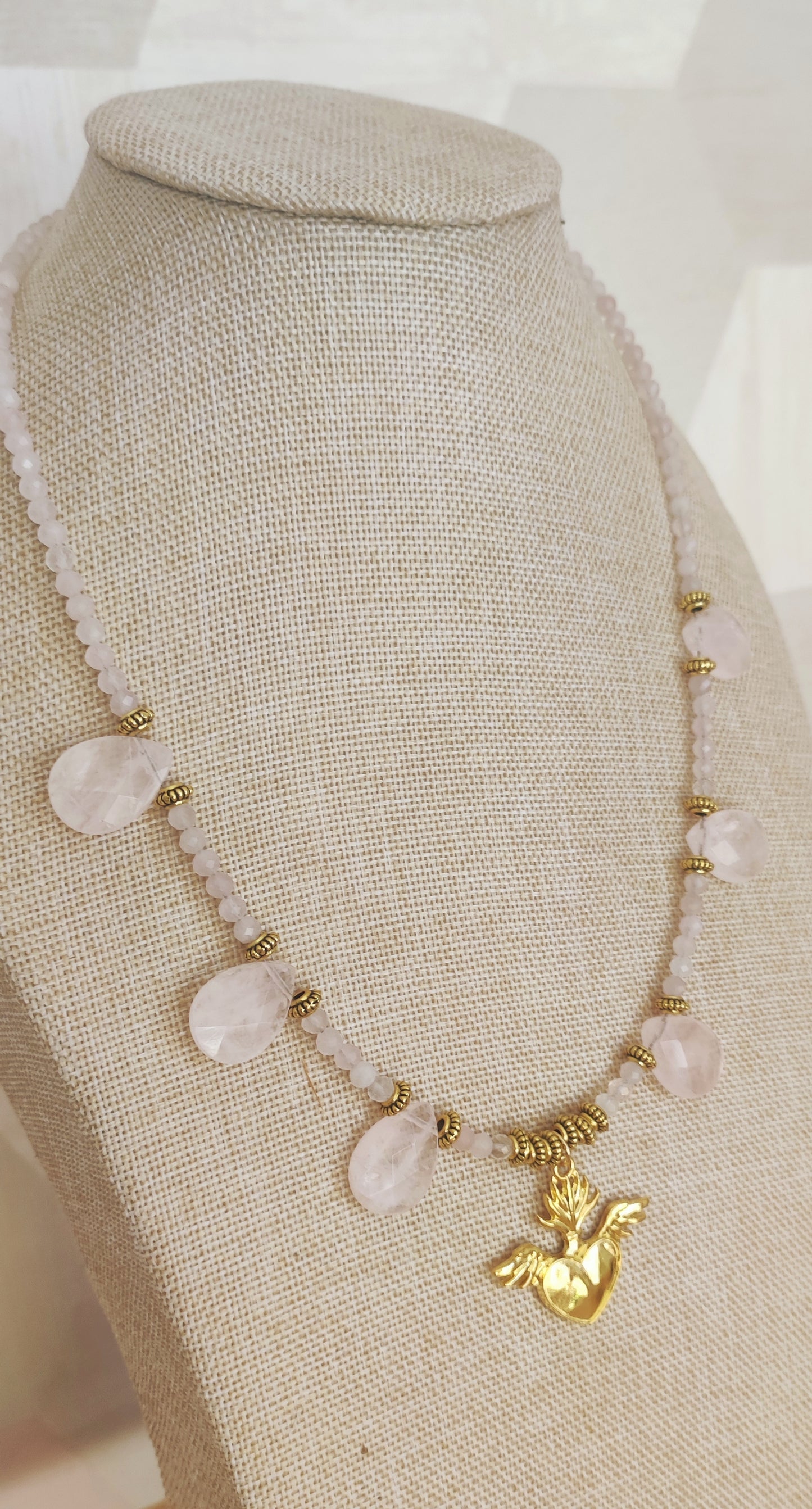 Collier en Quartz Rose style ex voto