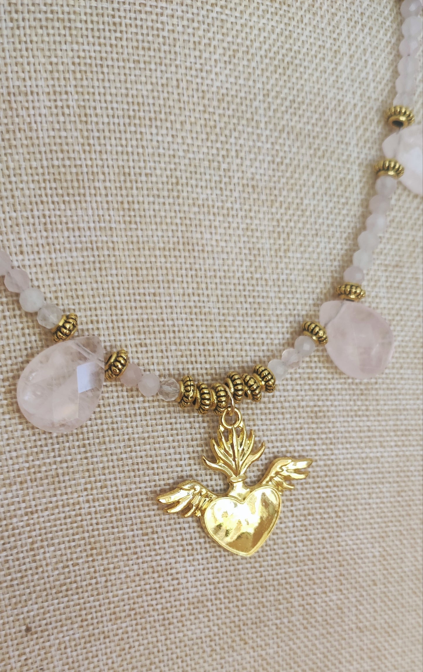 Collier en Quartz Rose style ex voto