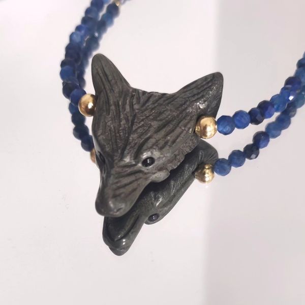 Collier Loup en Pyrite et perles de Kyanite